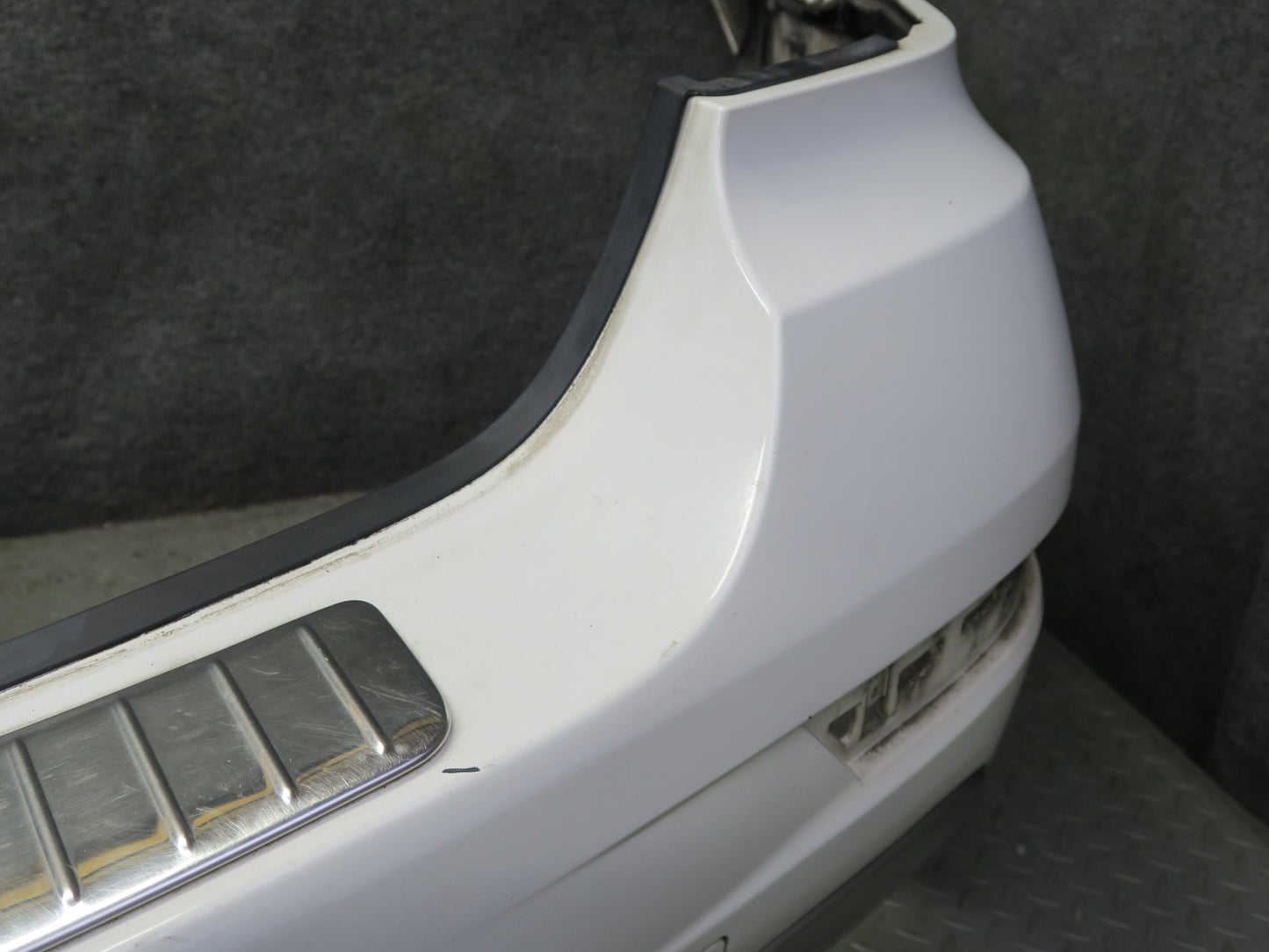 09-11 Mercedes W164 ML350 ML500 Rear Bumper Cover Arctic White OEM