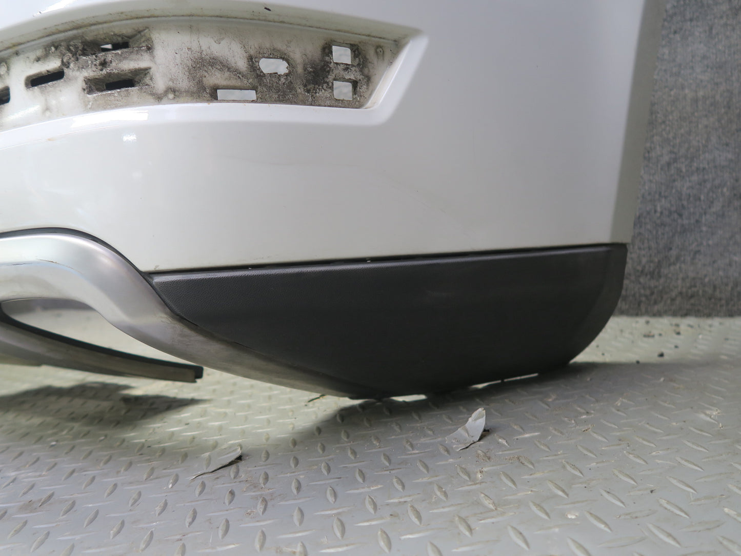 09-11 Mercedes W164 ML350 ML500 Rear Bumper Cover Arctic White OEM