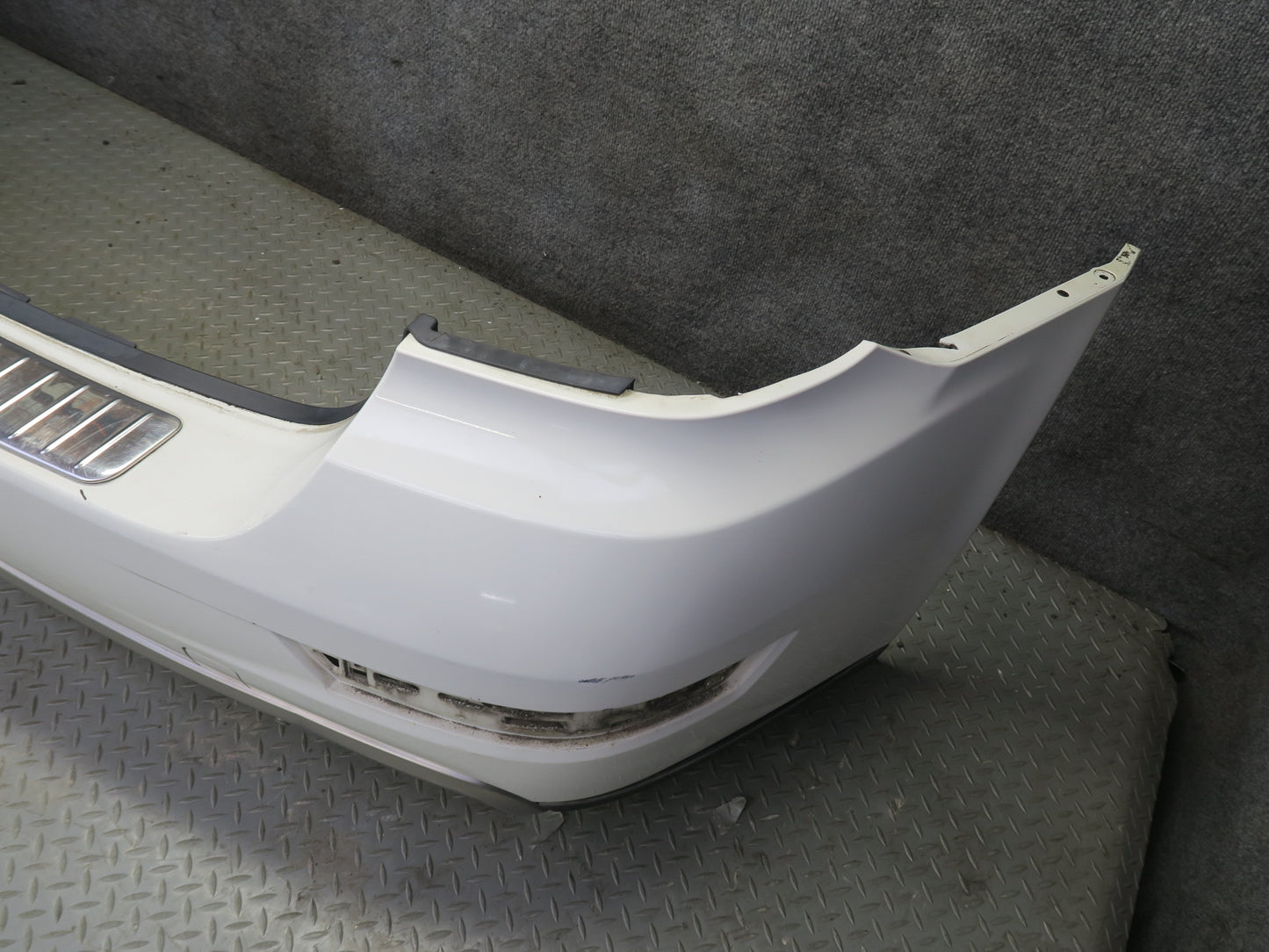 09-11 Mercedes W164 ML350 ML500 Rear Bumper Cover Arctic White OEM