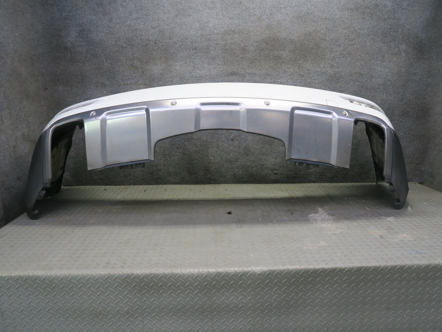 09-11 Mercedes W164 ML350 ML500 Rear Bumper Cover Arctic White OEM