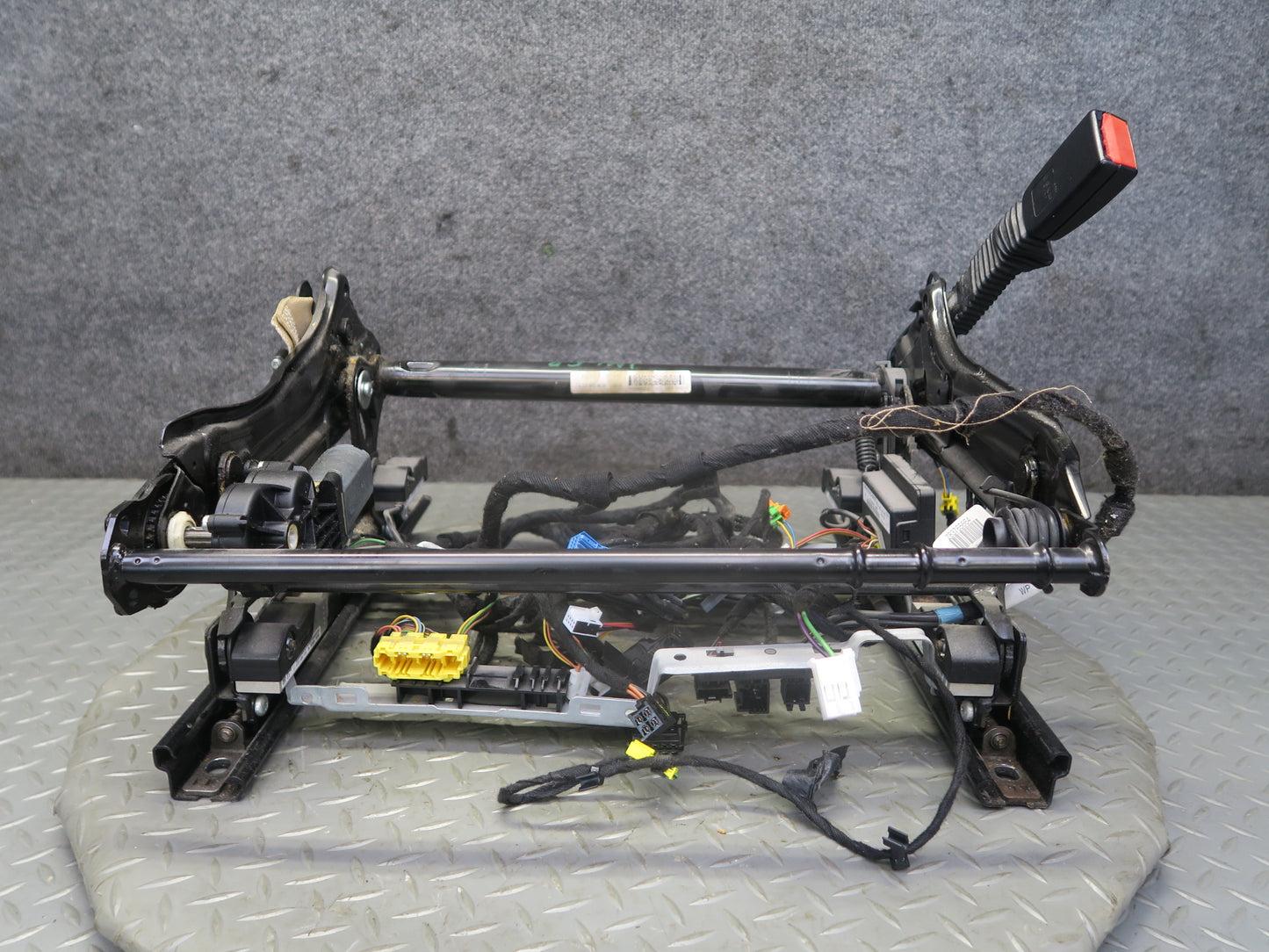 06-11 Mercedes W164 ML350 Front Right Seat Lower Frame Track Rail w Motor OEM