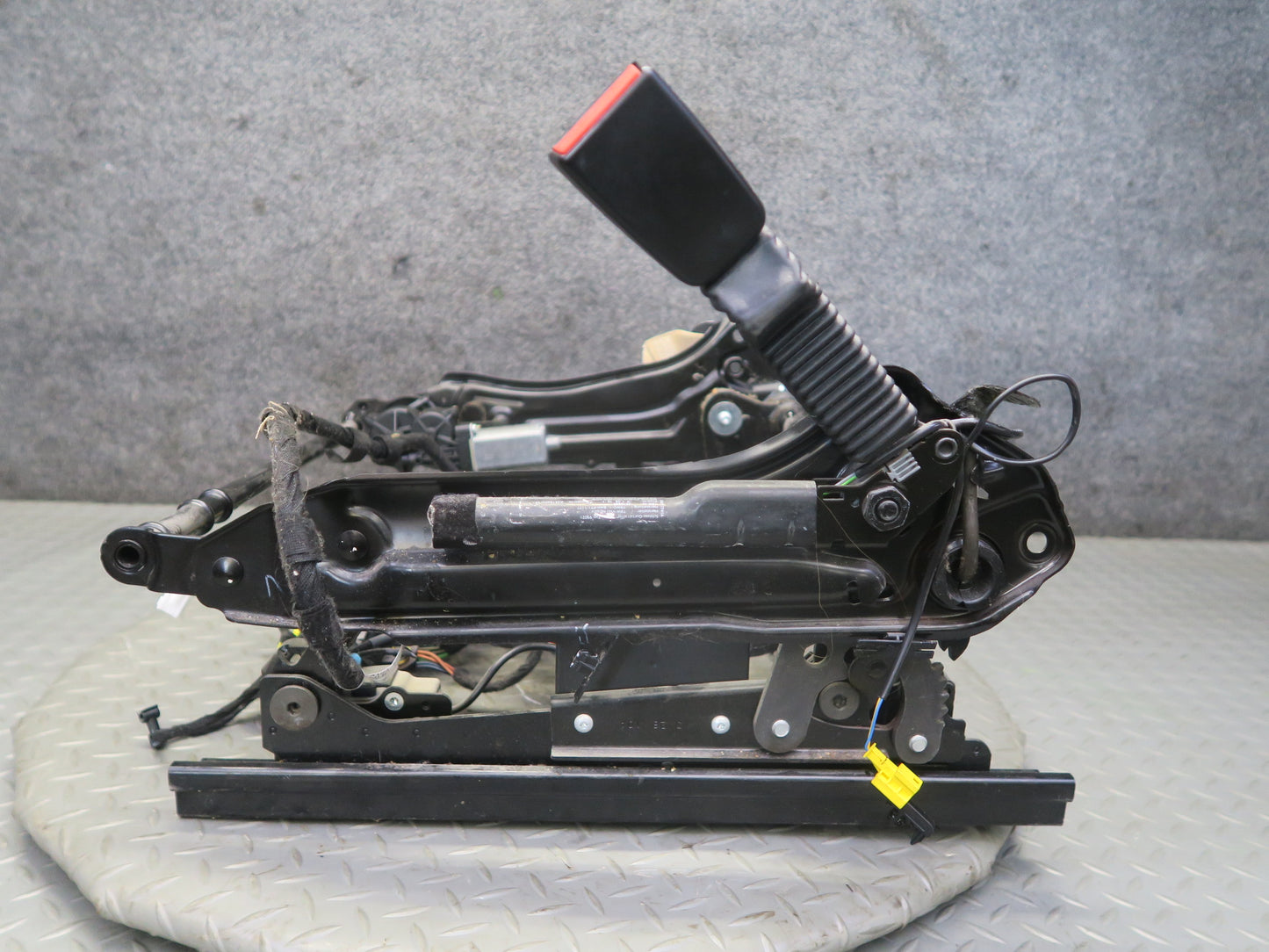 06-11 Mercedes W164 ML350 Front Right Seat Lower Frame Track Rail w Motor OEM