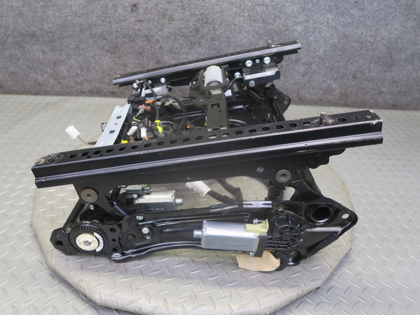 06-11 Mercedes W164 ML350 Front Right Seat Lower Frame Track Rail w Motor OEM