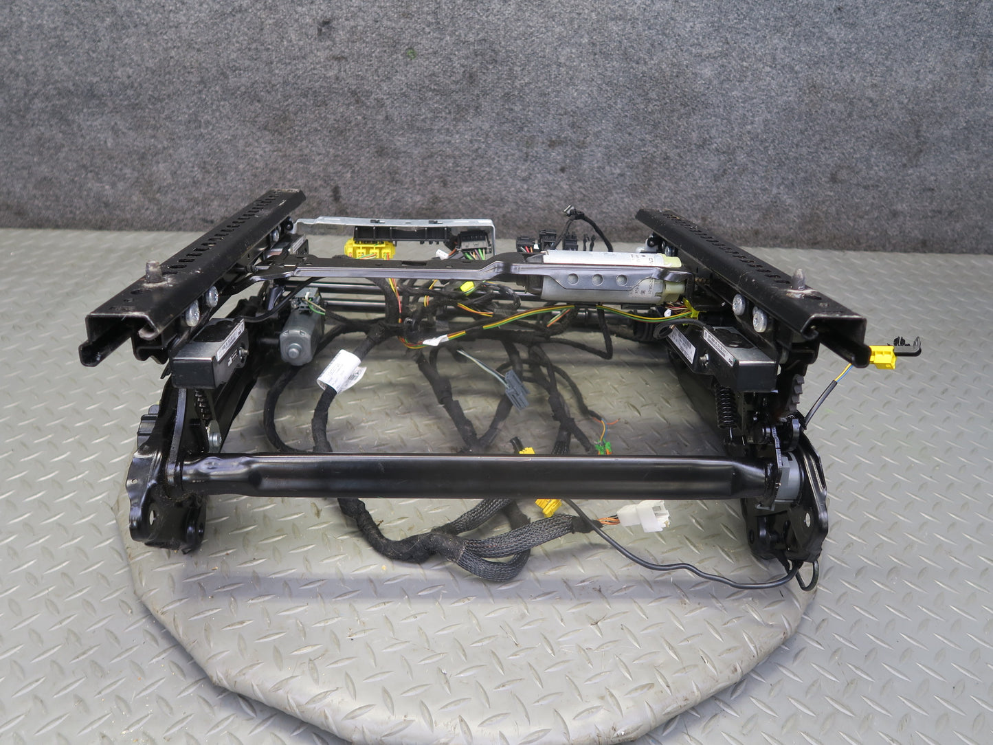 06-11 Mercedes W164 ML350 Front Right Seat Lower Frame Track Rail w Motor OEM