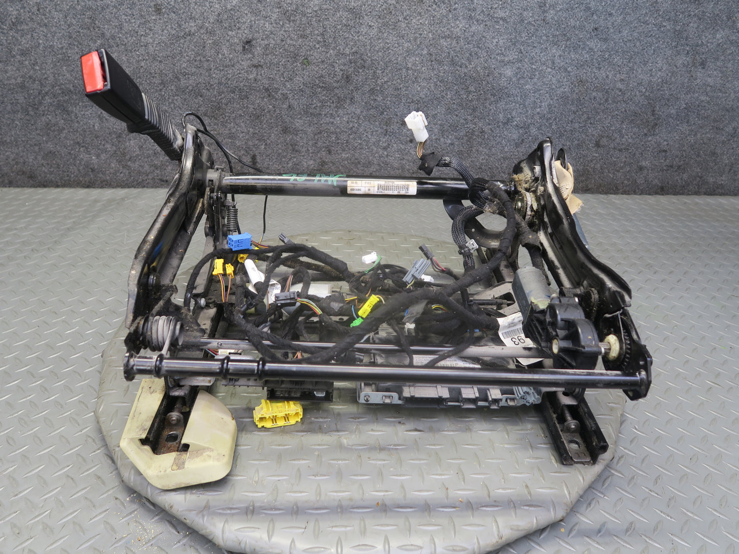 06-11 Mercedes W164 ML350 Front Left Seat Lower Frame Track Rail w Motor OEM