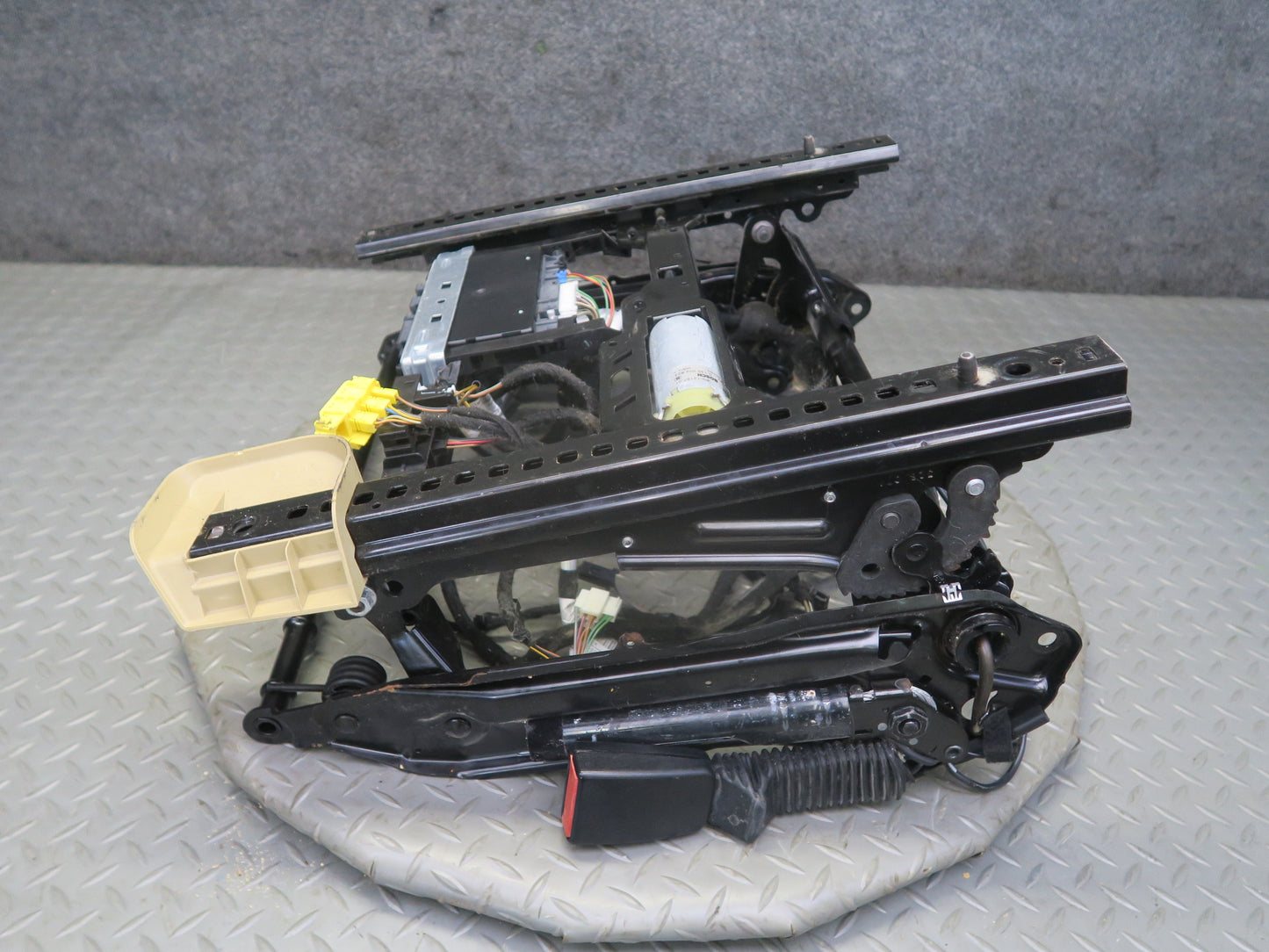 06-11 Mercedes W164 ML350 Front Left Seat Lower Frame Track Rail w Motor OEM