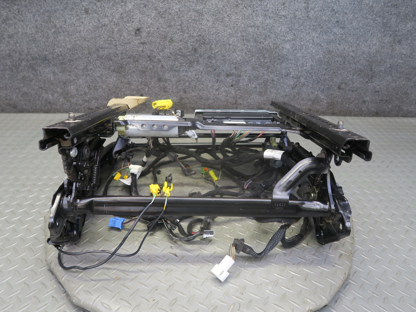06-11 Mercedes W164 ML350 Front Left Seat Lower Frame Track Rail w Motor OEM
