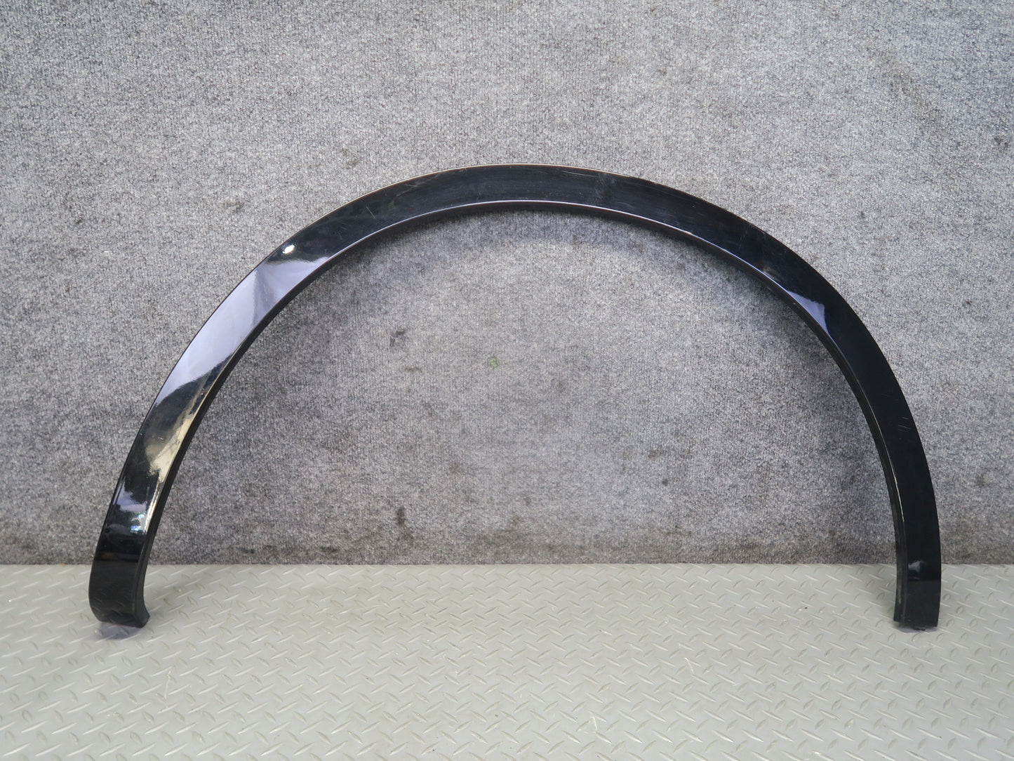 2017-2020 Maserati Levante M161 Rear Left Fender Flare Liner Wheel Trim Molding