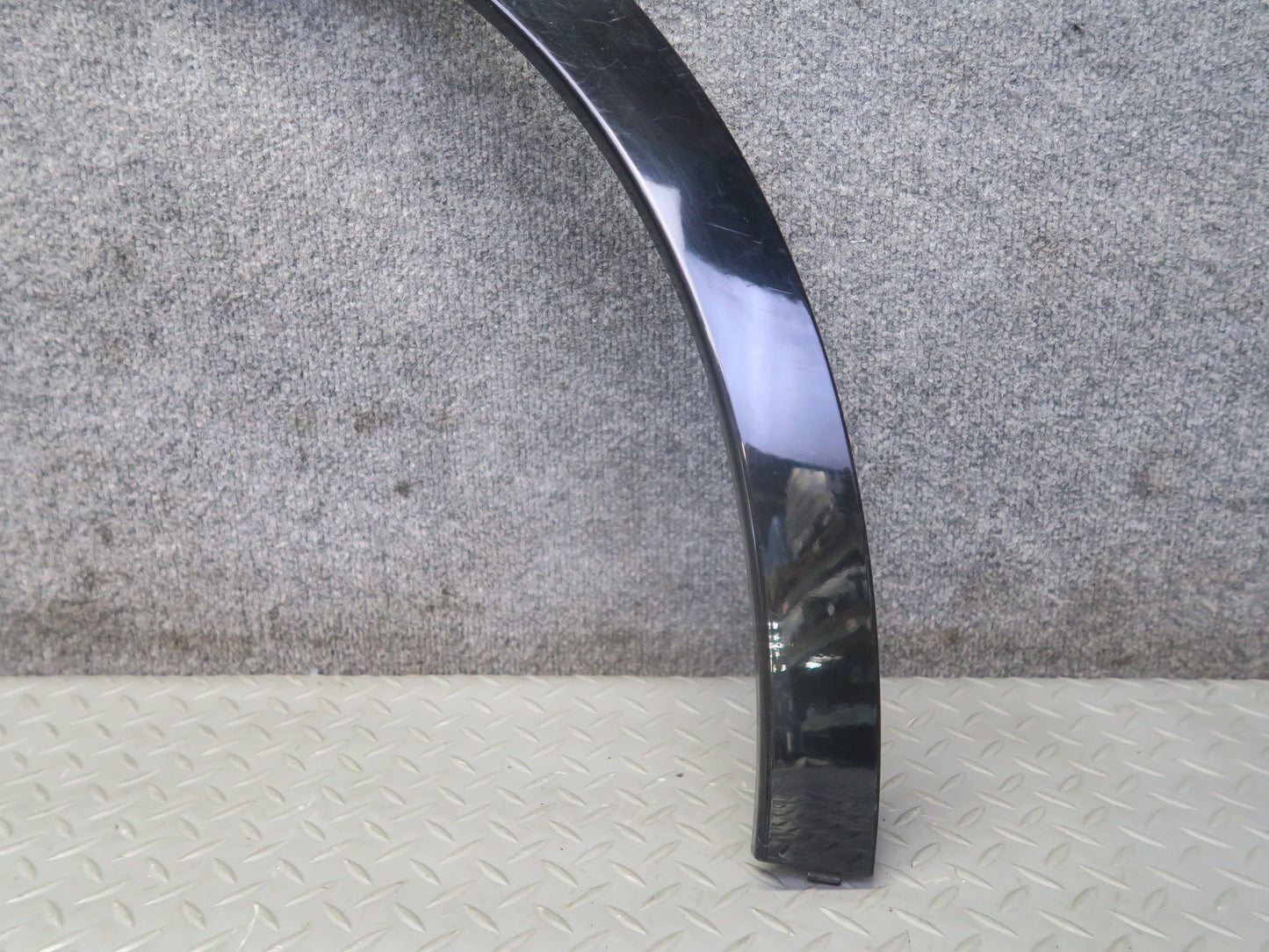 2017-2020 Maserati Levante M161 Rear Left Fender Flare Liner Wheel Trim Molding