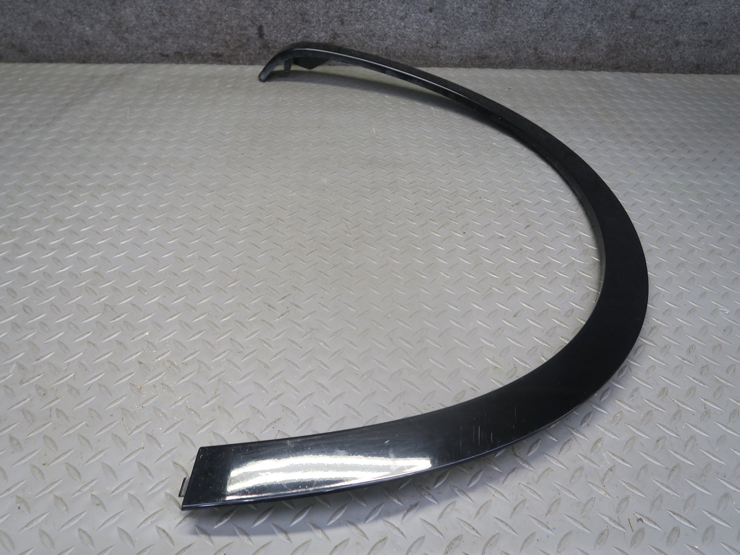 2017-2020 Maserati Levante M161 Rear Left Fender Flare Liner Wheel Trim Molding
