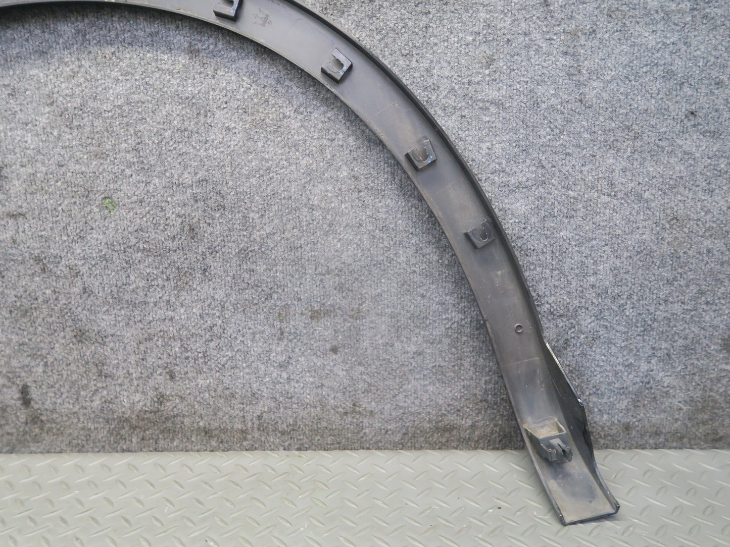 2017-2020 Maserati Levante M161 Rear Left Fender Flare Liner Wheel Trim Molding