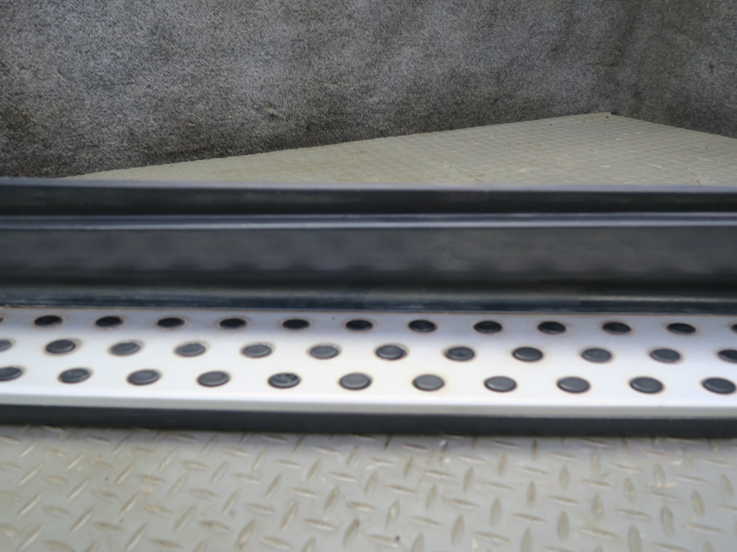 06-11 Mercedes W164 ML350 Set of 2 Left & Right Side Skirt Rocker Panel OEM