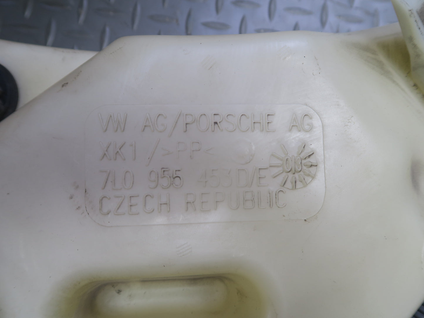 2003-2010 Porsche Cayenne 955 Windshield Washer Fluid Reservoir Tank w Pump