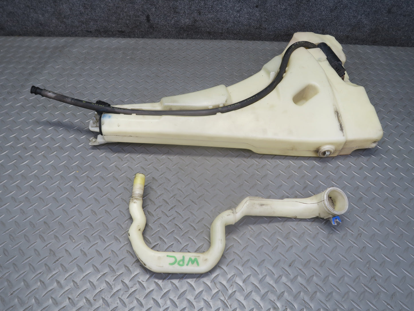 2003-2010 Porsche Cayenne 955 Windshield Washer Fluid Reservoir Tank w Pump