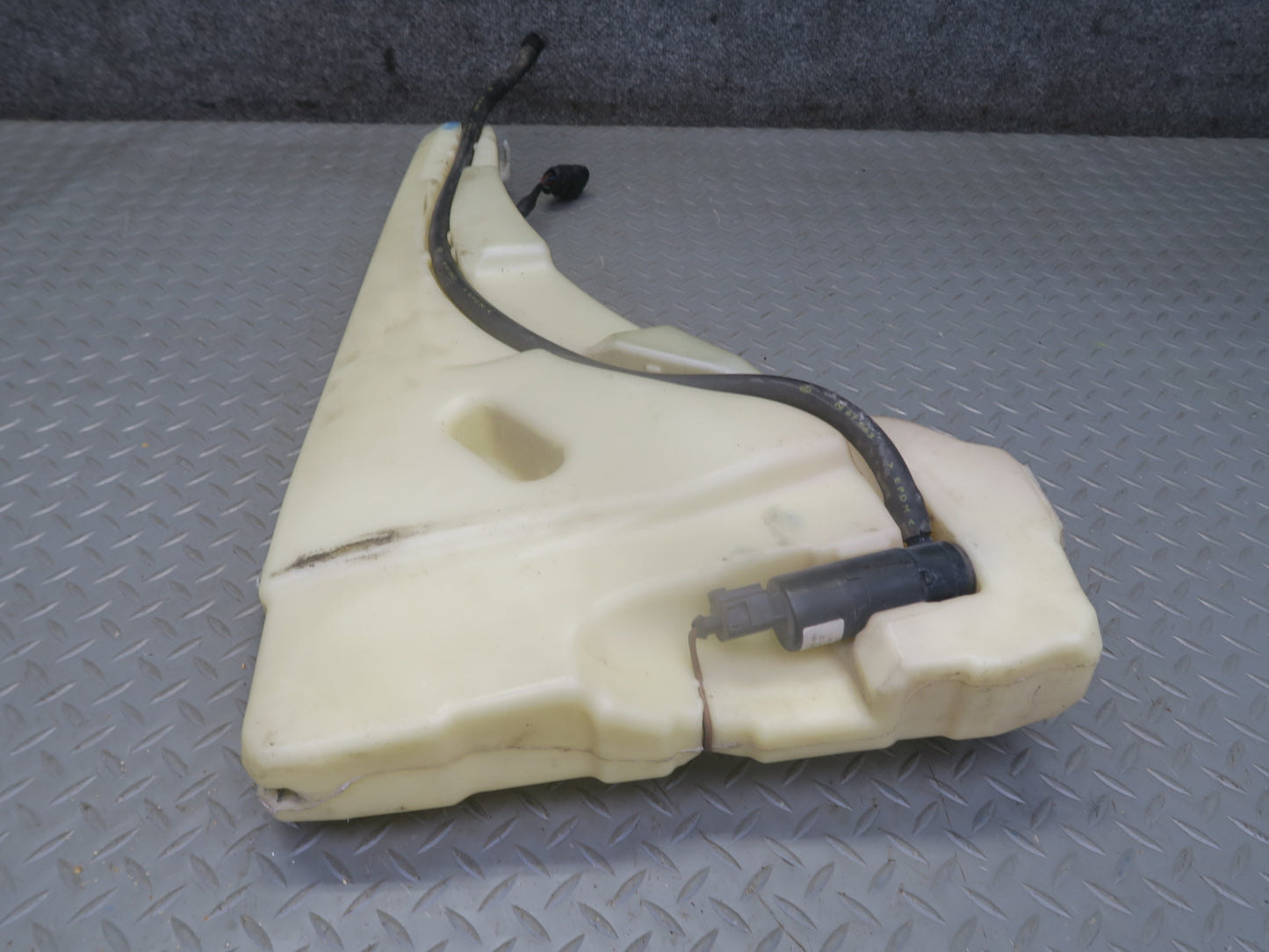 2003-2010 Porsche Cayenne 955 Windshield Washer Fluid Reservoir Tank w Pump