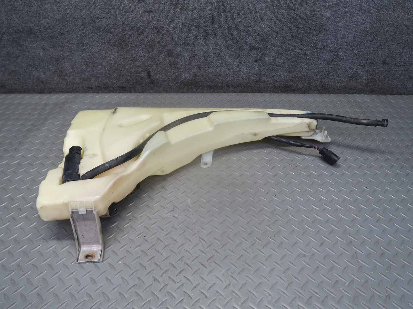 2003-2010 Porsche Cayenne 955 Windshield Washer Fluid Reservoir Tank w Pump