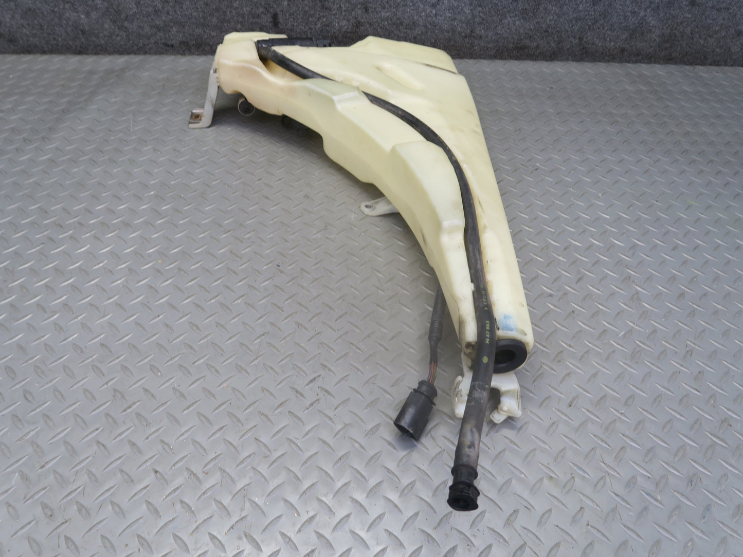 2003-2010 Porsche Cayenne 955 Windshield Washer Fluid Reservoir Tank w Pump