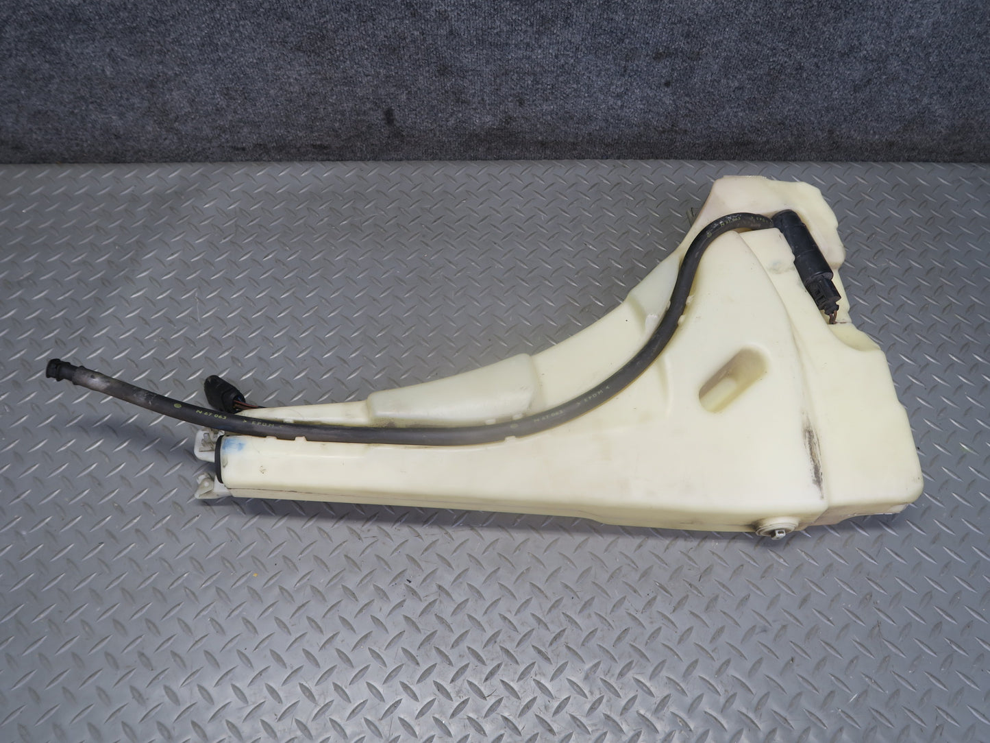 2003-2010 Porsche Cayenne 955 Windshield Washer Fluid Reservoir Tank w Pump