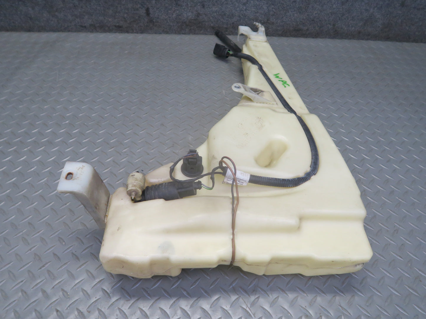 2003-2010 Porsche Cayenne 955 Windshield Washer Fluid Reservoir Tank w Pump