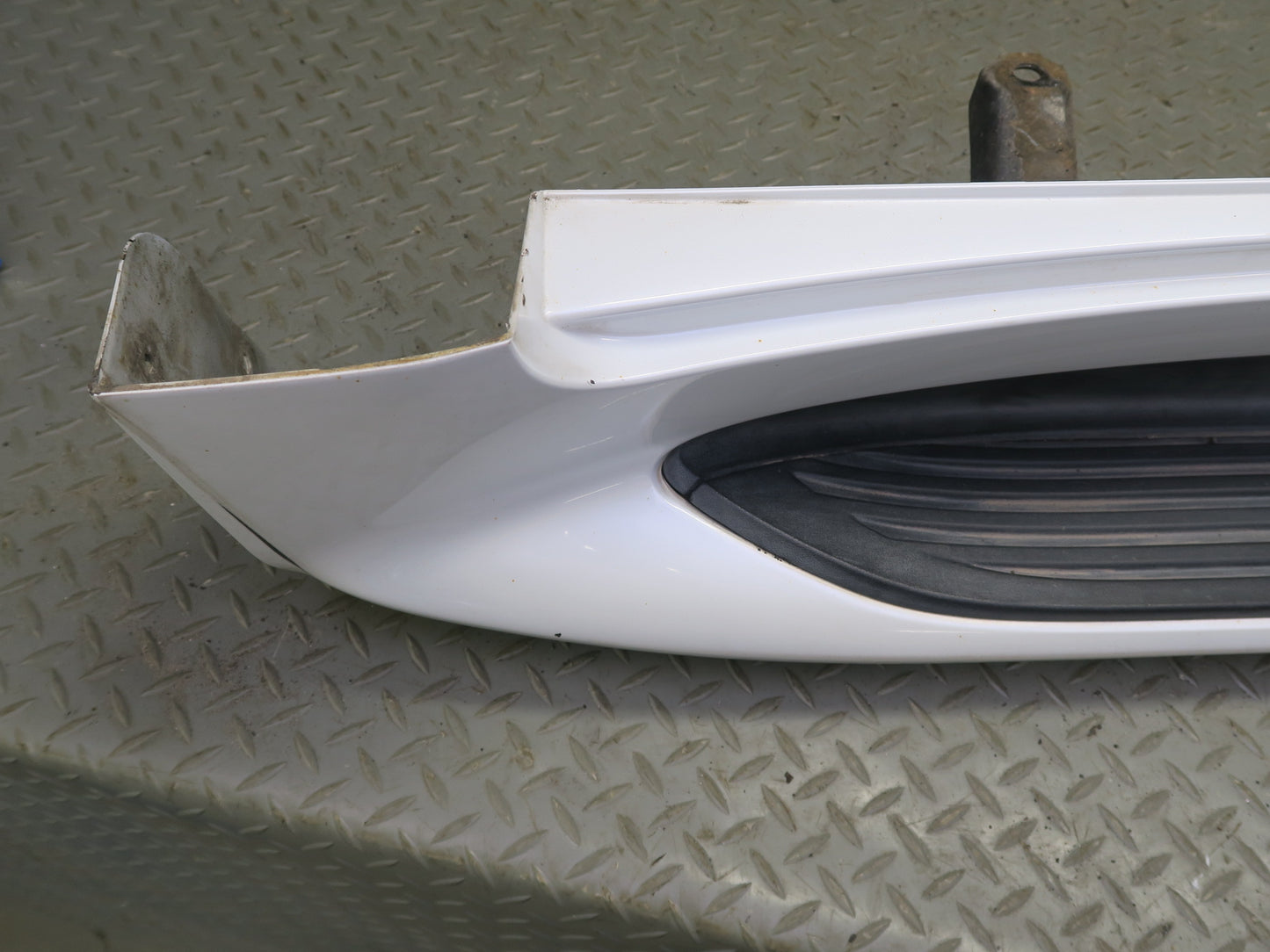 2008-2015 Lexus URJ201L LX570 Left Side Running Board Step Lower Trim Molding