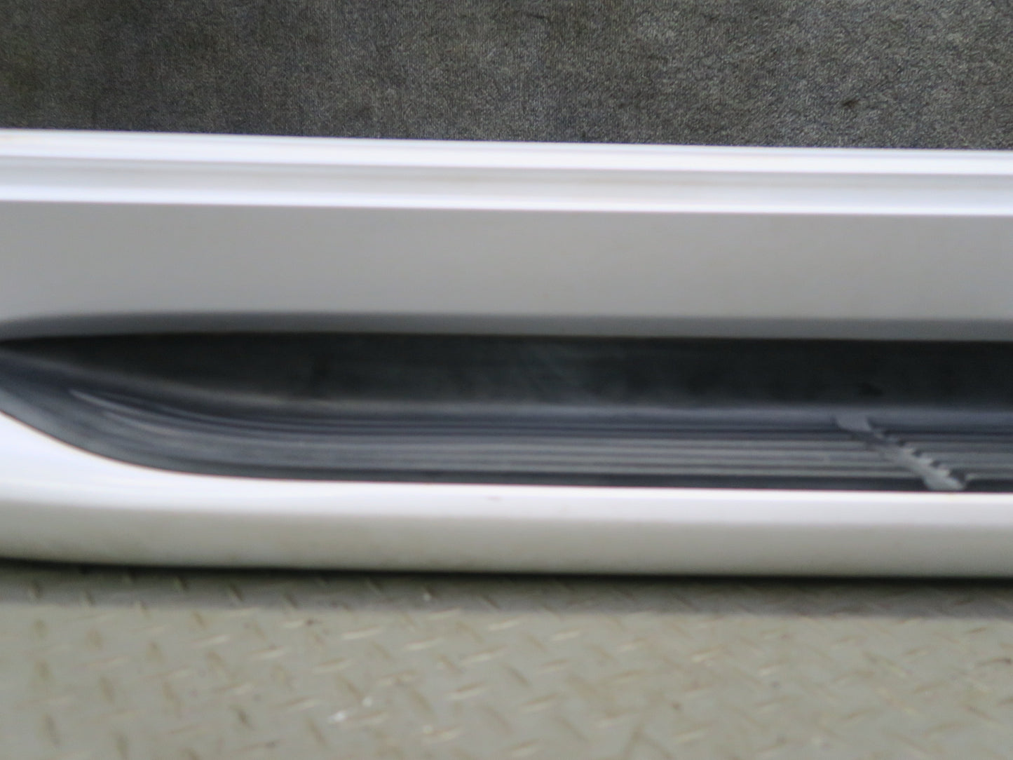 2008-2015 Lexus URJ201L LX570 Left Side Running Board Step Lower Trim Molding