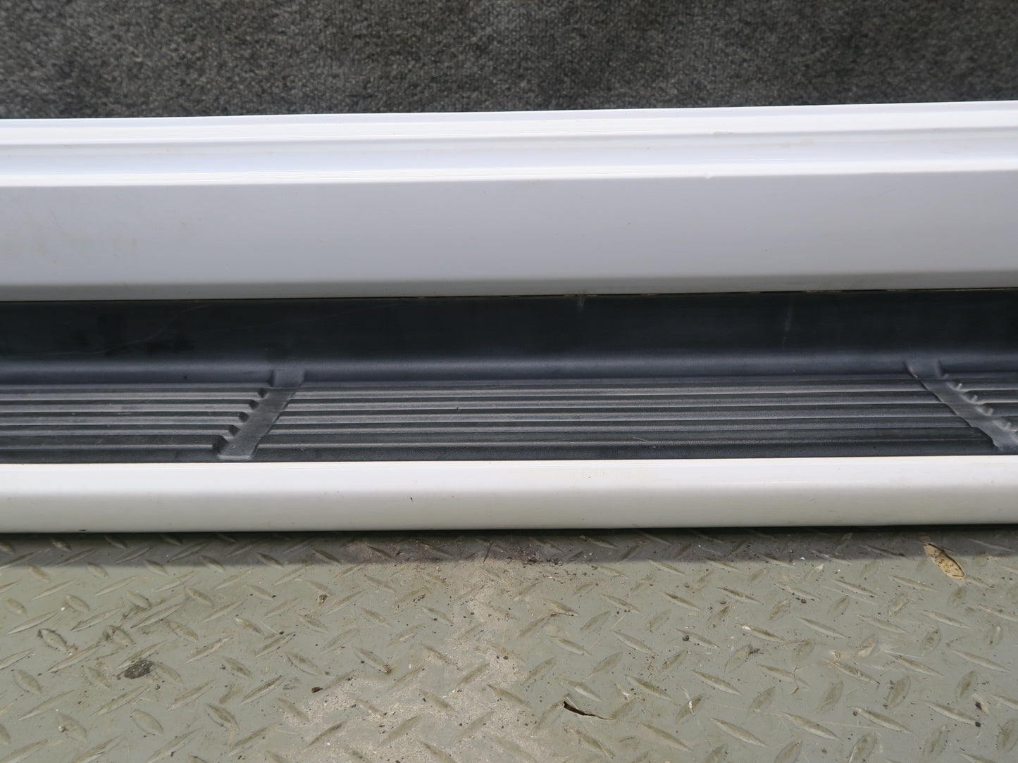 2008-2015 Lexus URJ201L LX570 Left Side Running Board Step Lower Trim Molding