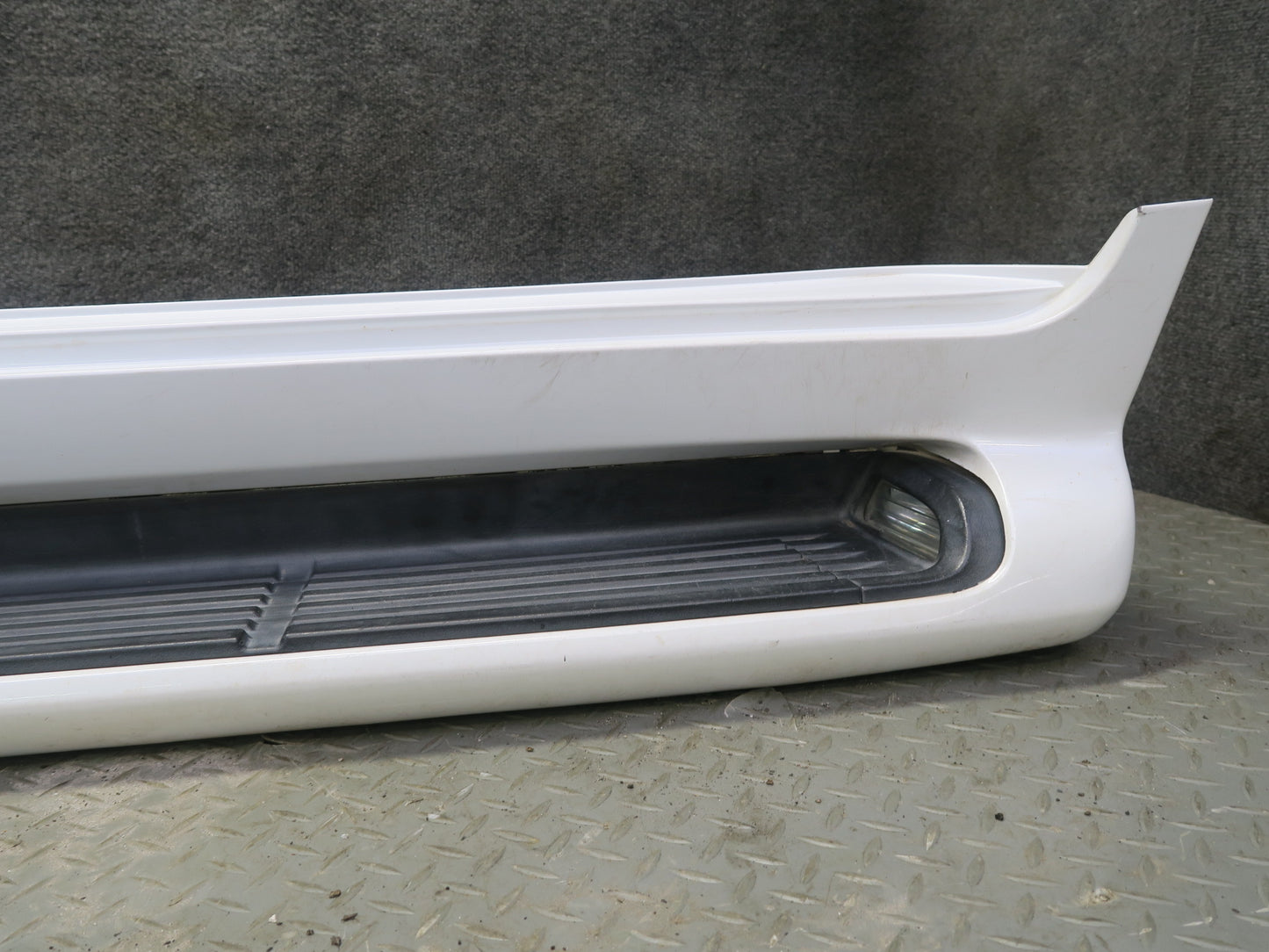 2008-2015 Lexus URJ201L LX570 Left Side Running Board Step Lower Trim Molding