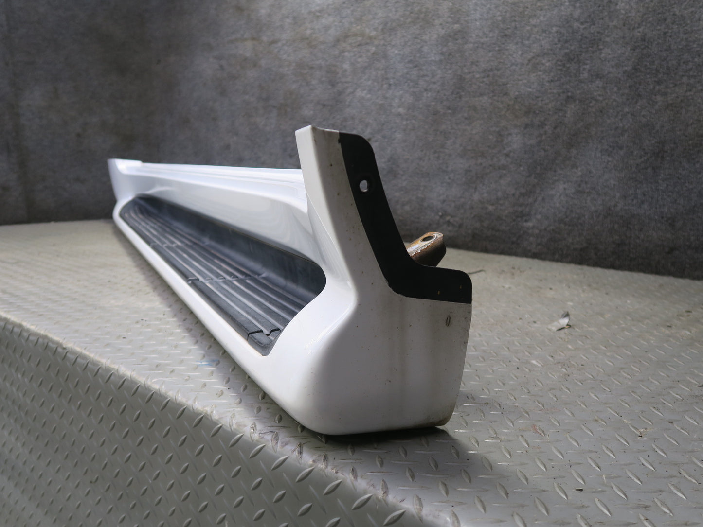 2008-2015 Lexus URJ201L LX570 Left Side Running Board Step Lower Trim Molding