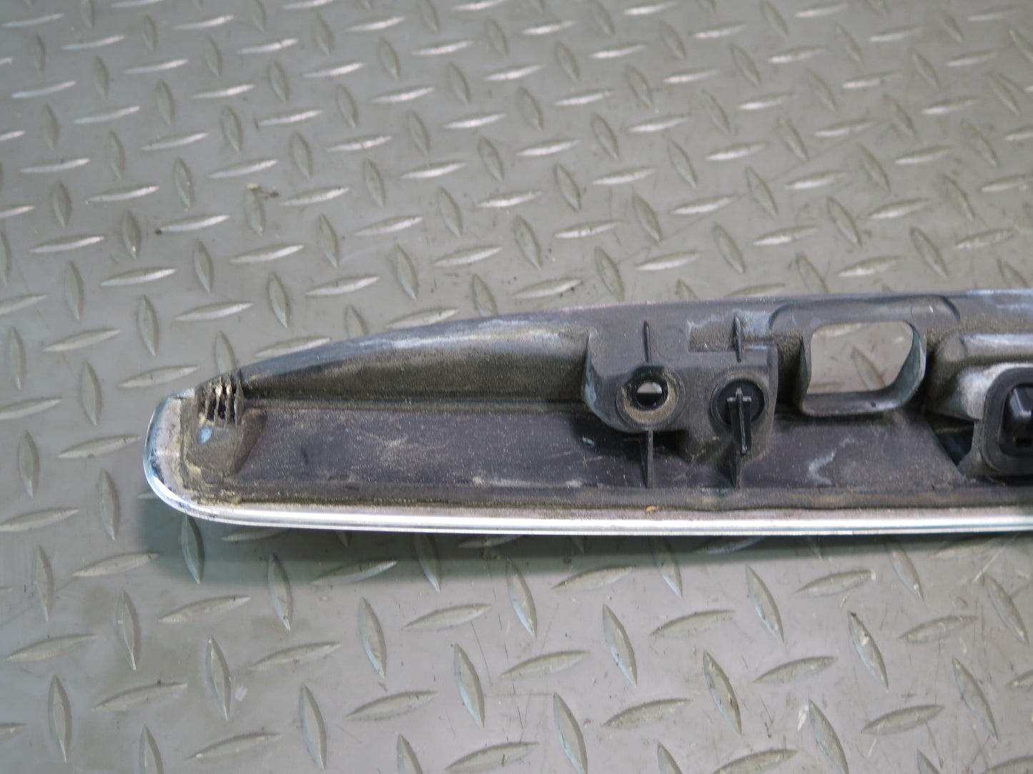 06-11 Mercedes W164 Ml-class Rear Trunk Lid Handle Molding Trim Cover OEM