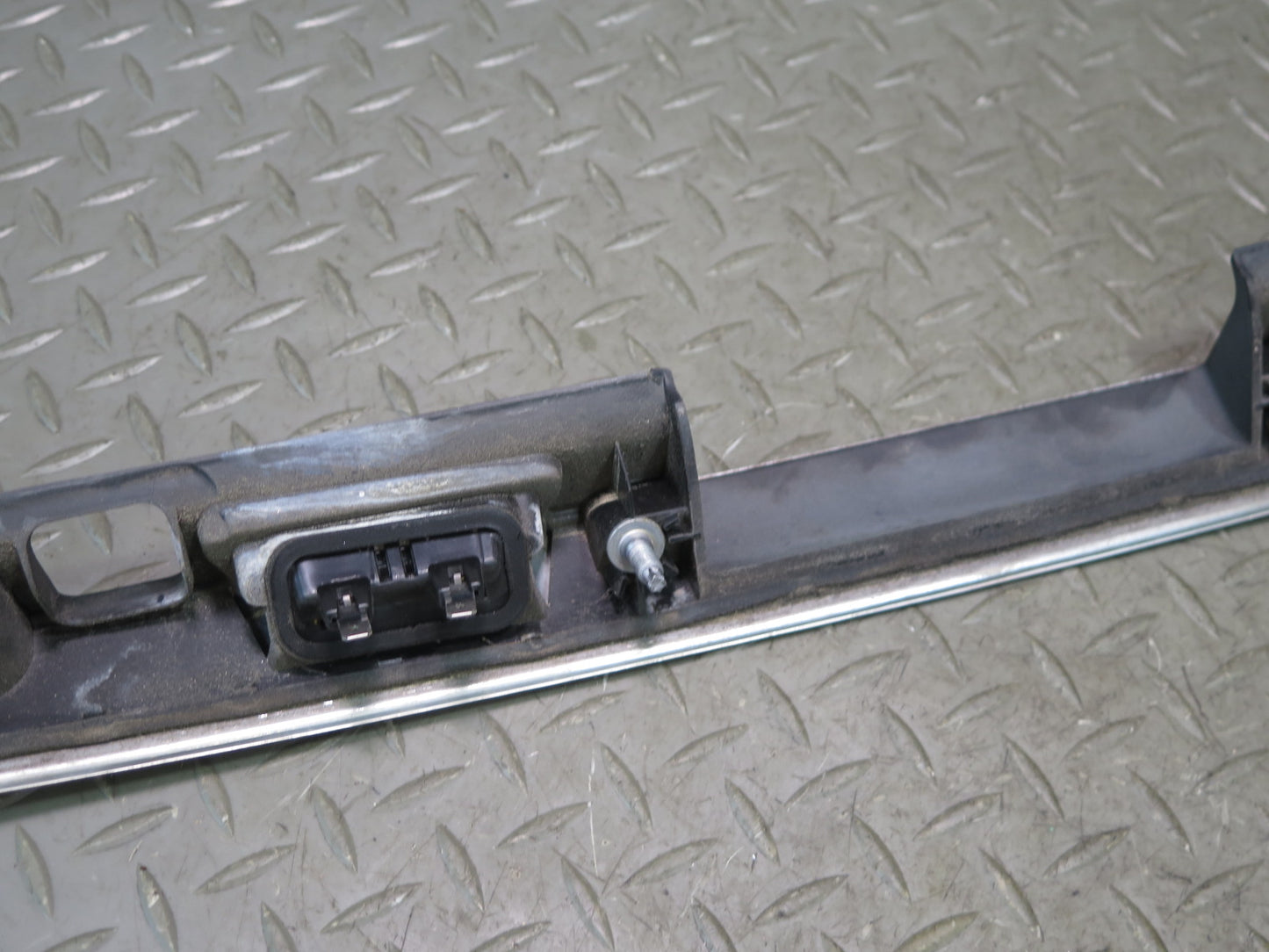 06-11 Mercedes W164 Ml-class Rear Trunk Lid Handle Molding Trim Cover OEM