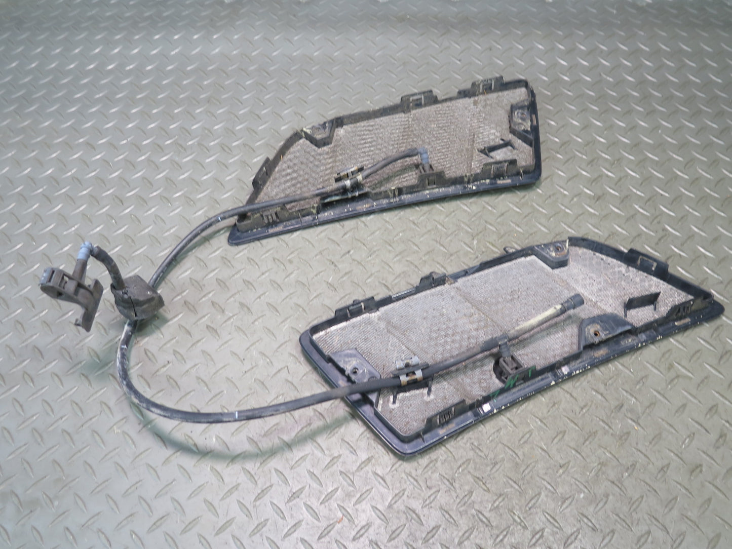 06-11 Mercedes W164 Ml-class Left & Right Hood Vent Grille Washer Nozzle Set OEM