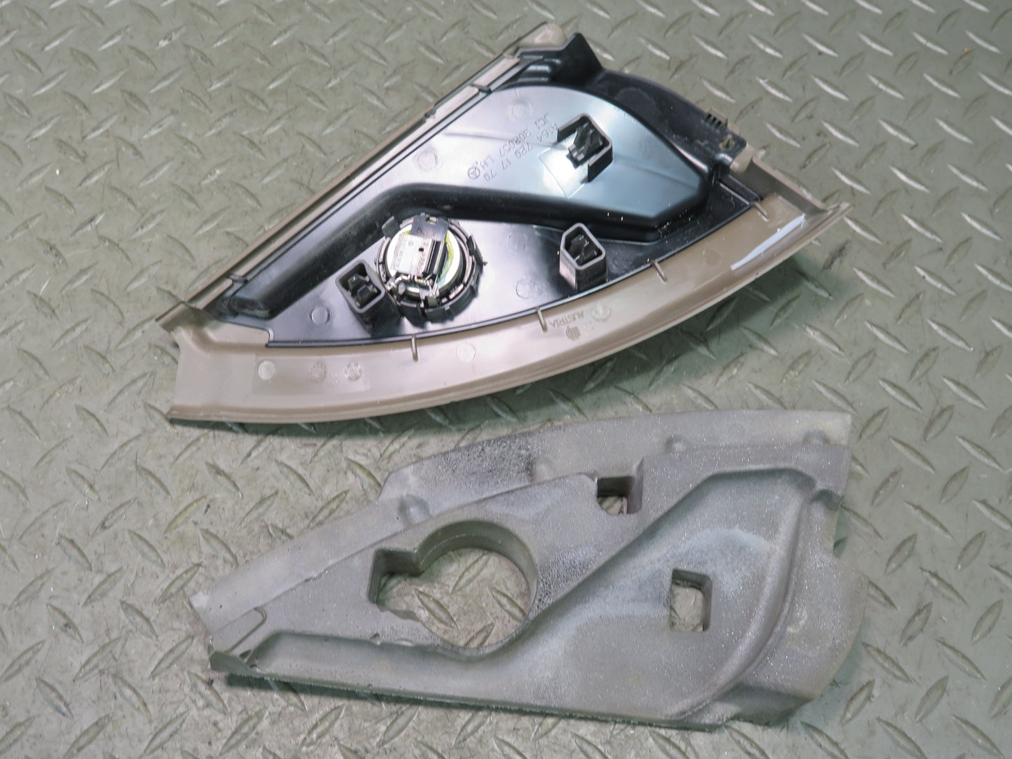 06-11 Mercedes W164 ML350 Front Left & Right Door Tweeter Trim Cover Set OEM