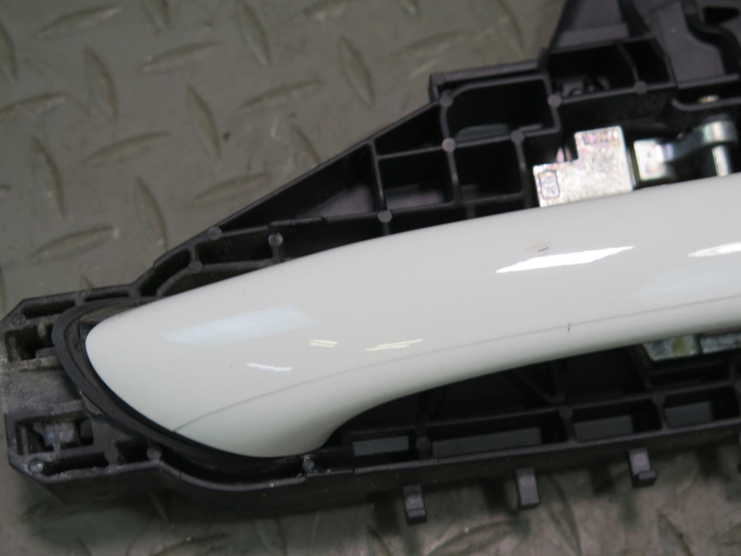 06-11 Mercedes W164 Ml-class Front Right Door Exterior Handle Arctic White OEM