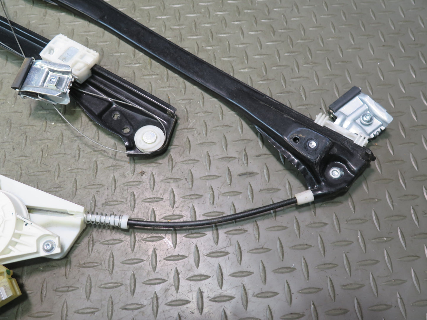06-11 Mercedes W164 Ml-class Front Left Driver Door Window Regulator w Motor OEM