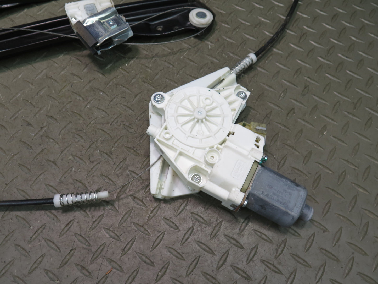 06-11 Mercedes W164 Ml-class Front Left Driver Door Window Regulator w Motor OEM