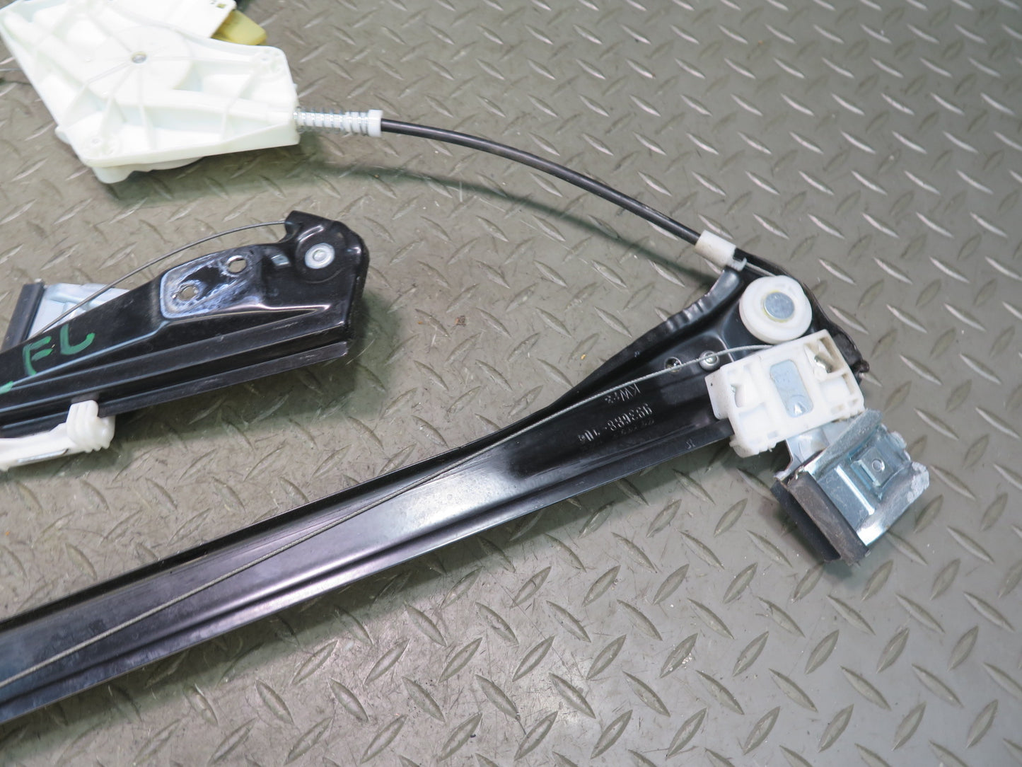 06-11 Mercedes W164 Ml-class Front Left Driver Door Window Regulator w Motor OEM