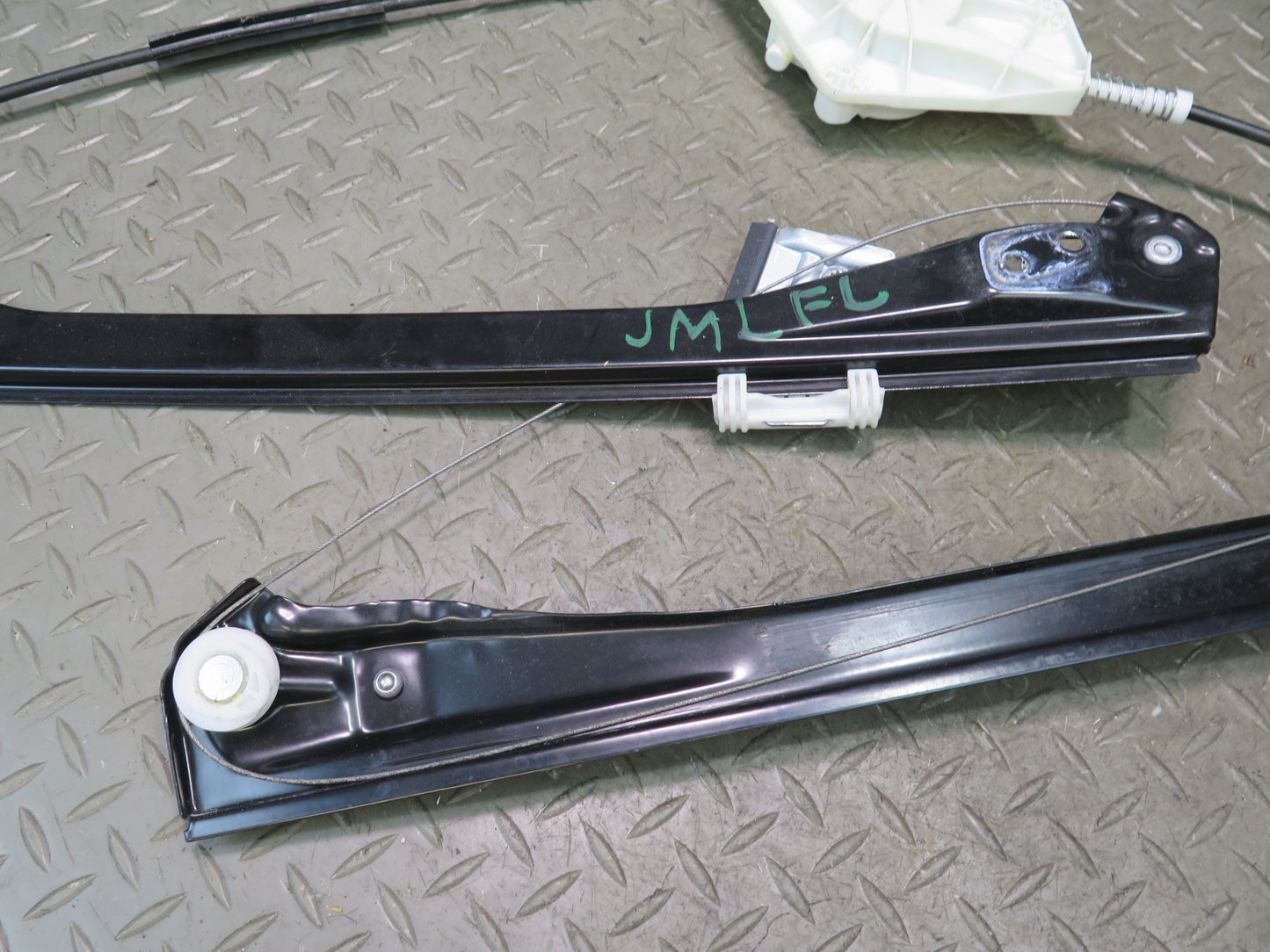06-11 Mercedes W164 Ml-class Front Left Driver Door Window Regulator w Motor OEM