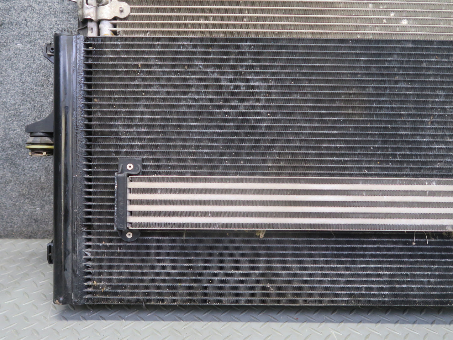 2003-2006 Porsche Cayenne 955 4.5L Turbo Engine Radiator A/C Condenser Fan Assy