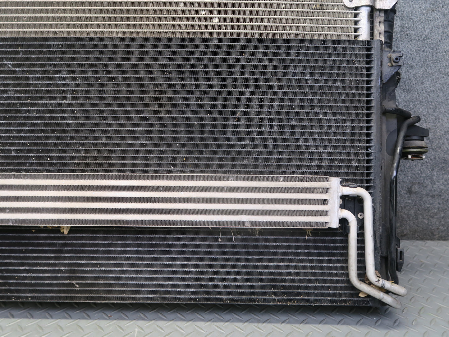 2003-2006 Porsche Cayenne 955 4.5L Turbo Engine Radiator A/C Condenser Fan Assy