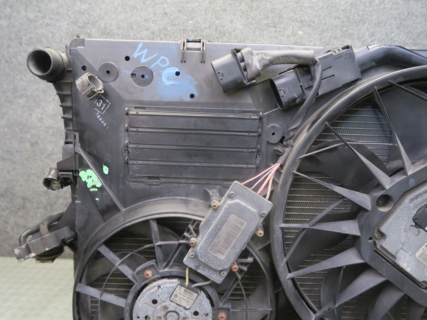 2003-2006 Porsche Cayenne 955 4.5L Turbo Engine Radiator A/C Condenser Fan Assy