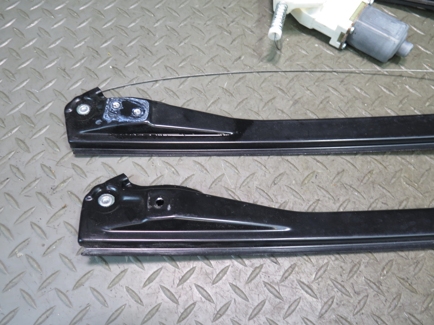 06-11 Mercedes W164 Ml-class Front Right Pass Door Window Regulator w Motor OEM