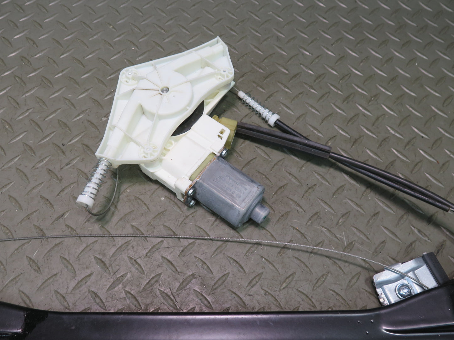 06-11 Mercedes W164 Ml-class Front Right Pass Door Window Regulator w Motor OEM