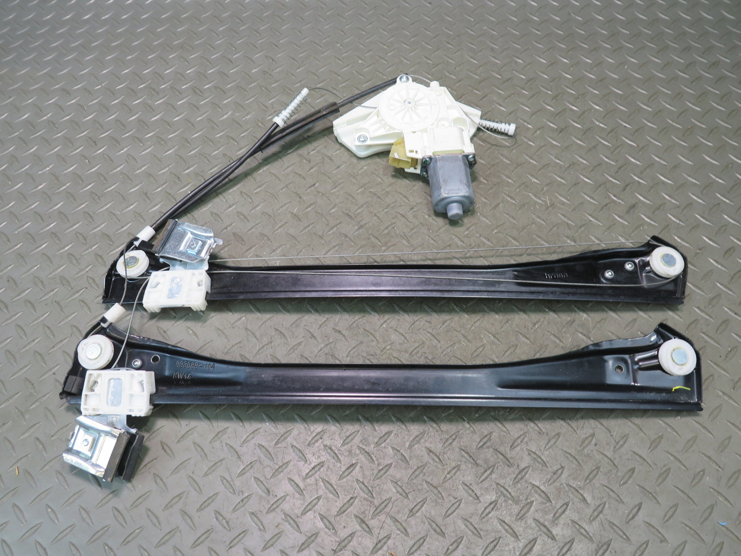 06-11 Mercedes W164 Ml-class Front Right Pass Door Window Regulator w Motor OEM