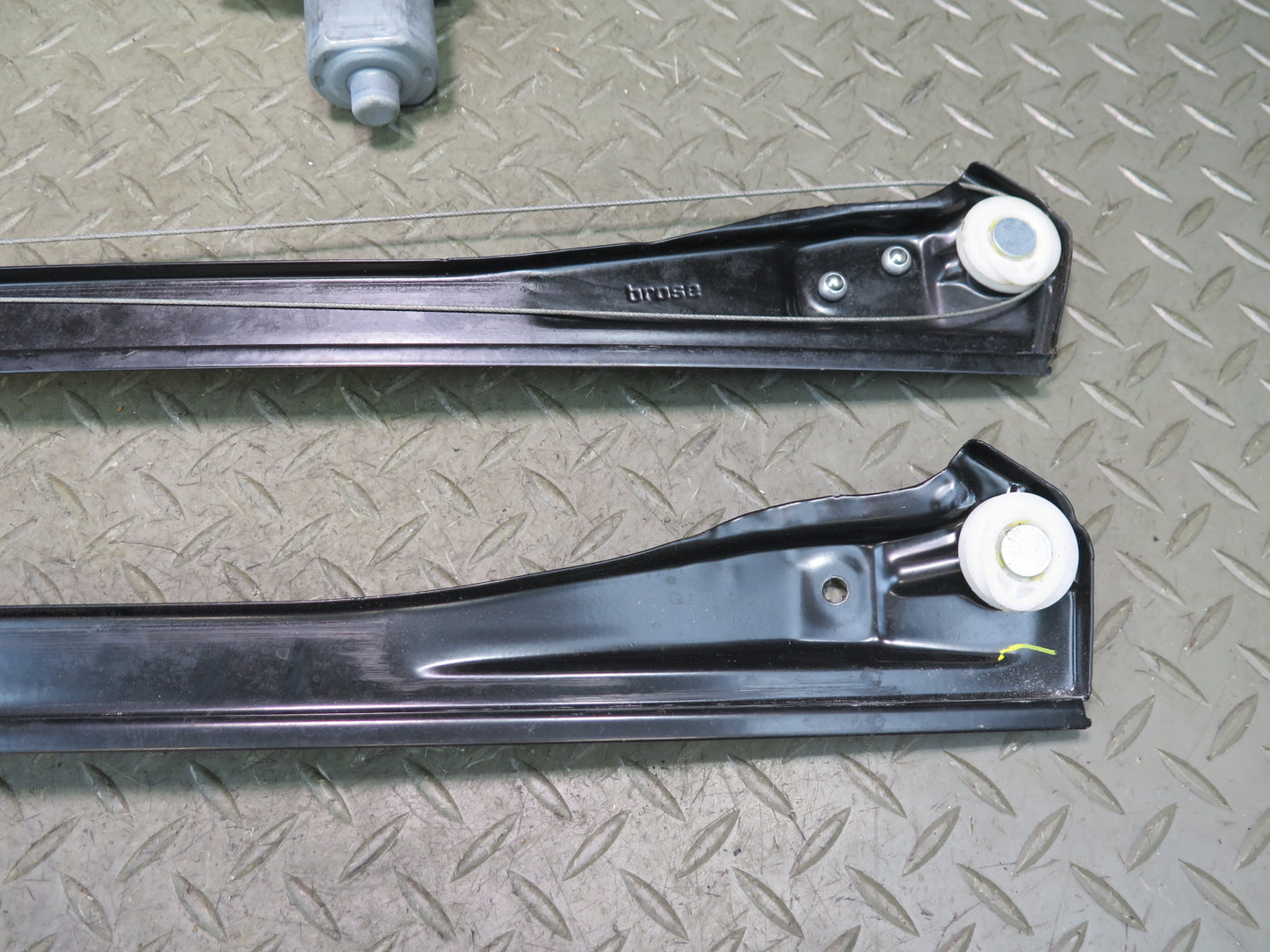 06-11 Mercedes W164 Ml-class Front Right Pass Door Window Regulator w Motor OEM