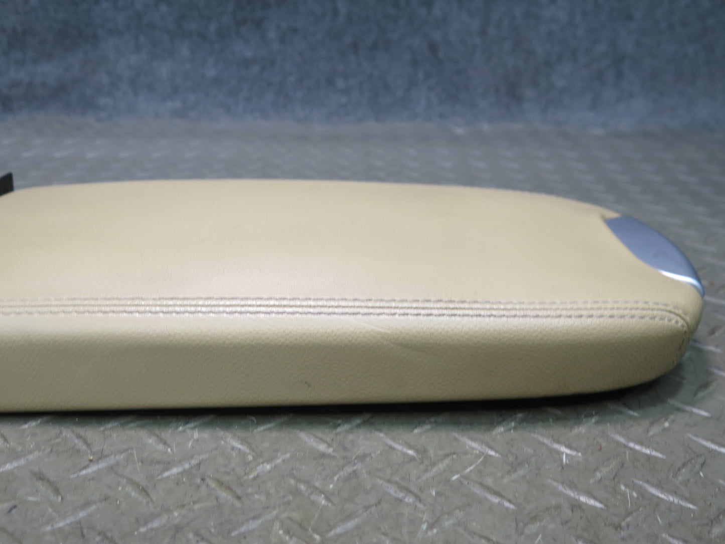 06-11 Mercedes X164 W164 Ml-class Center Console Armrest Lid Cover Cashmere OEM