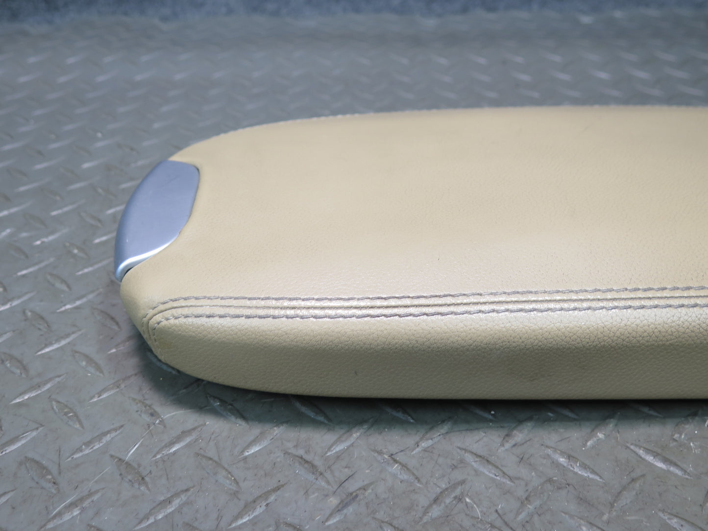 06-11 Mercedes X164 W164 Ml-class Center Console Armrest Lid Cover Cashmere OEM