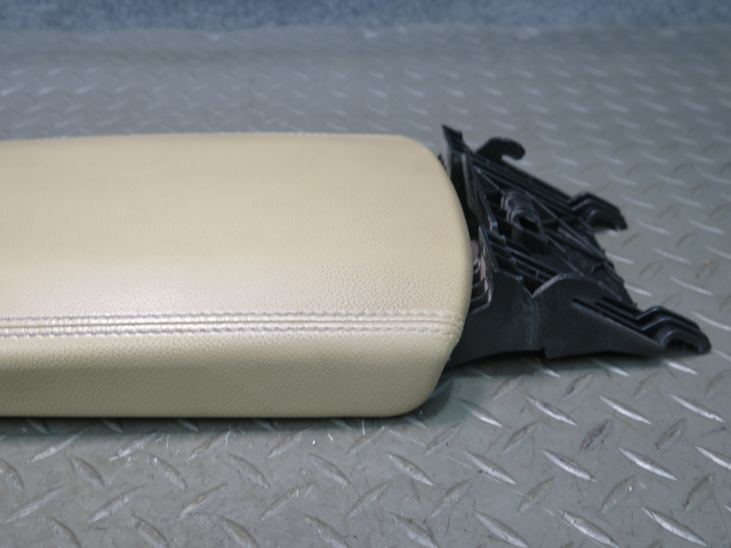 06-11 Mercedes X164 W164 Ml-class Center Console Armrest Lid Cover Cashmere OEM