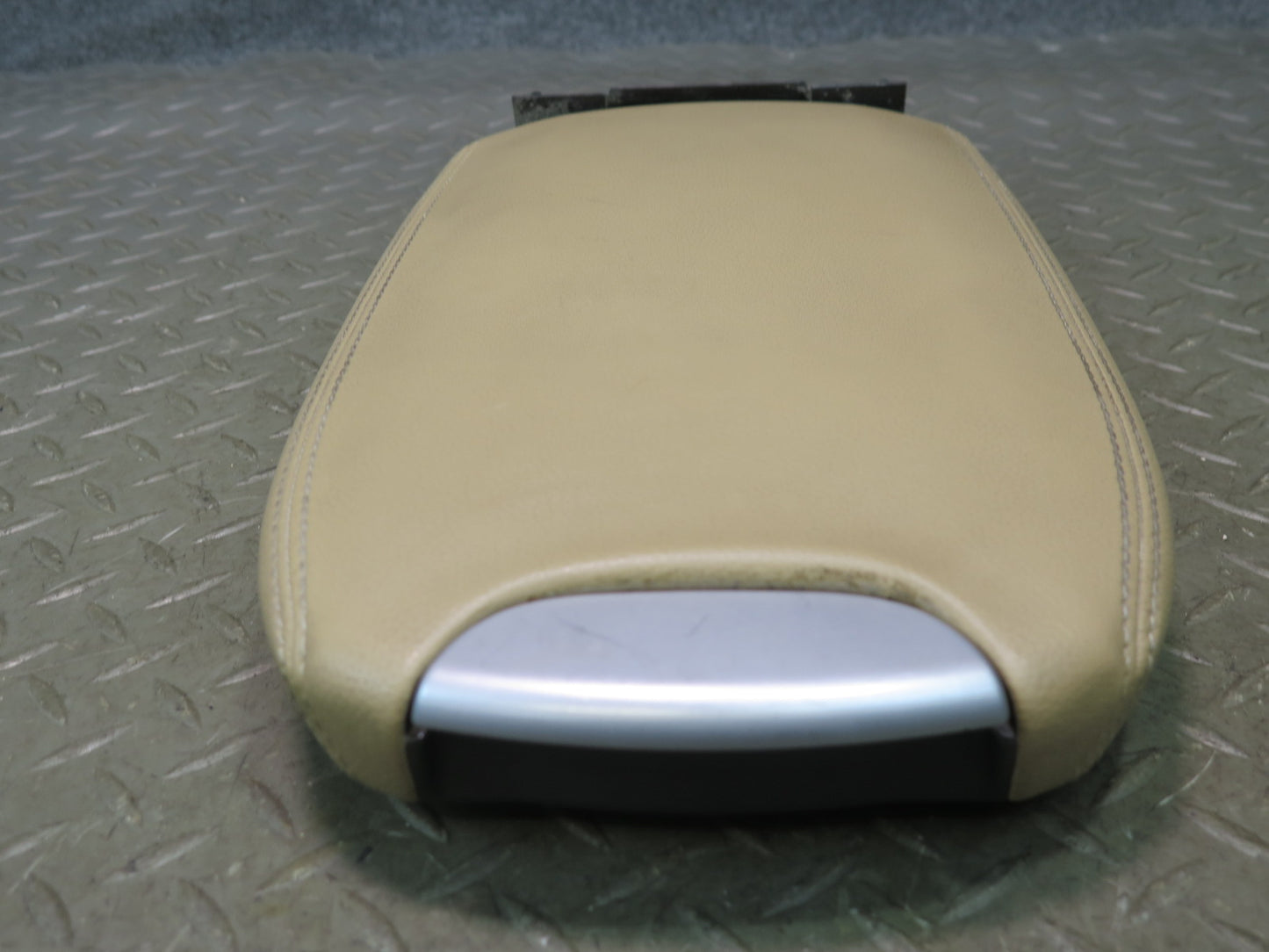 06-11 Mercedes X164 W164 Ml-class Center Console Armrest Lid Cover Cashmere OEM