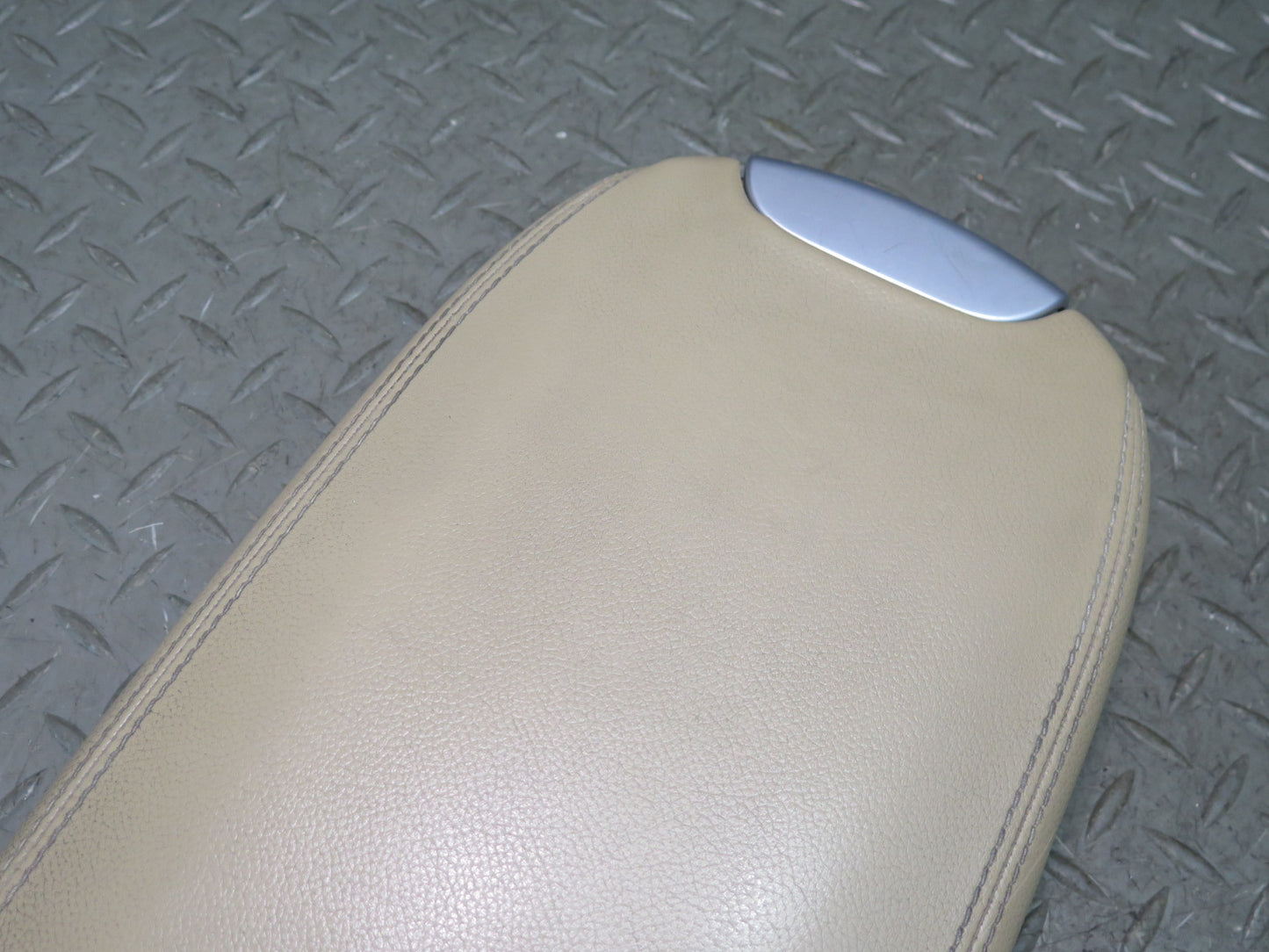 06-11 Mercedes X164 W164 Ml-class Center Console Armrest Lid Cover Cashmere OEM