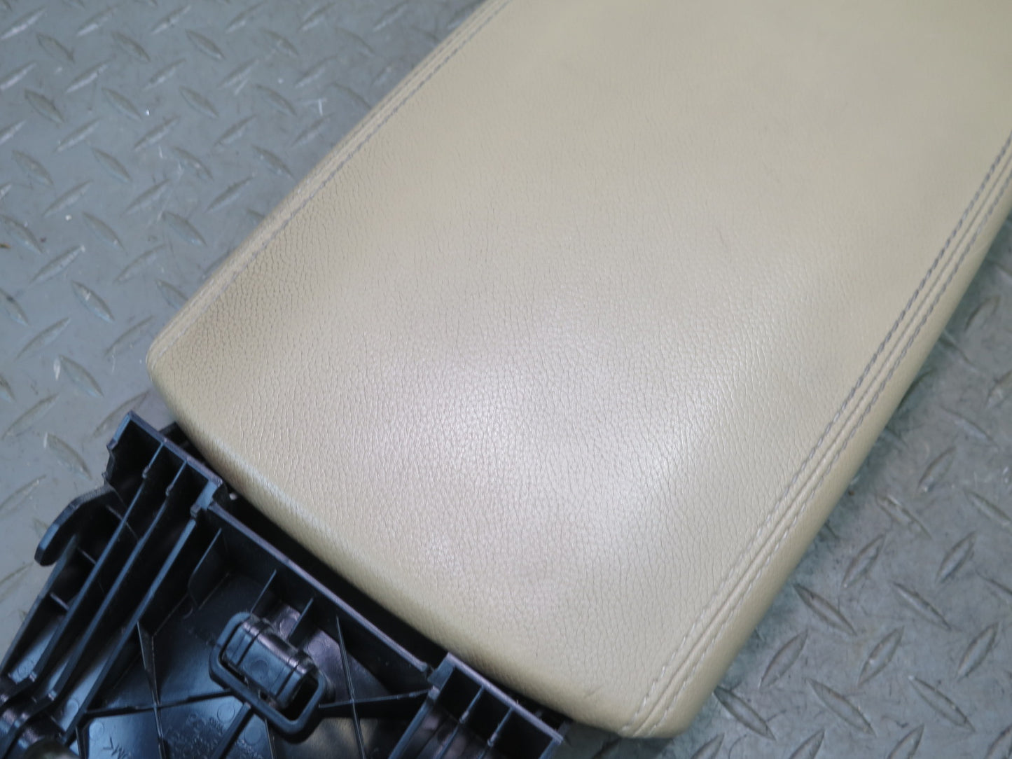 06-11 Mercedes X164 W164 Ml-class Center Console Armrest Lid Cover Cashmere OEM